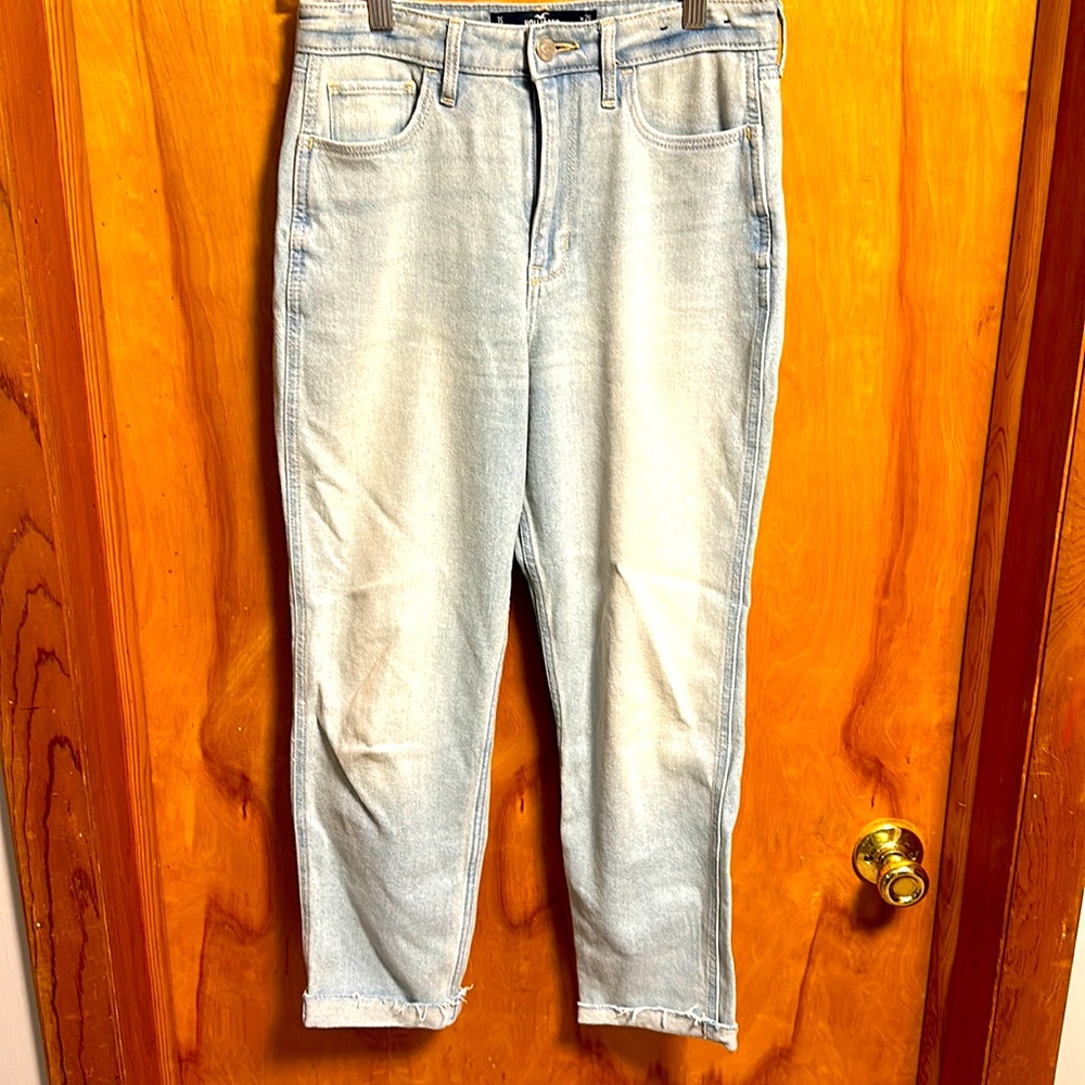 Hollister Ultra High Rise Mom Jean Size 3S